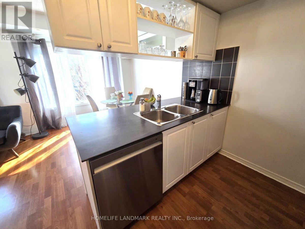 2 - 74 MUNRO STREET - Photo 2