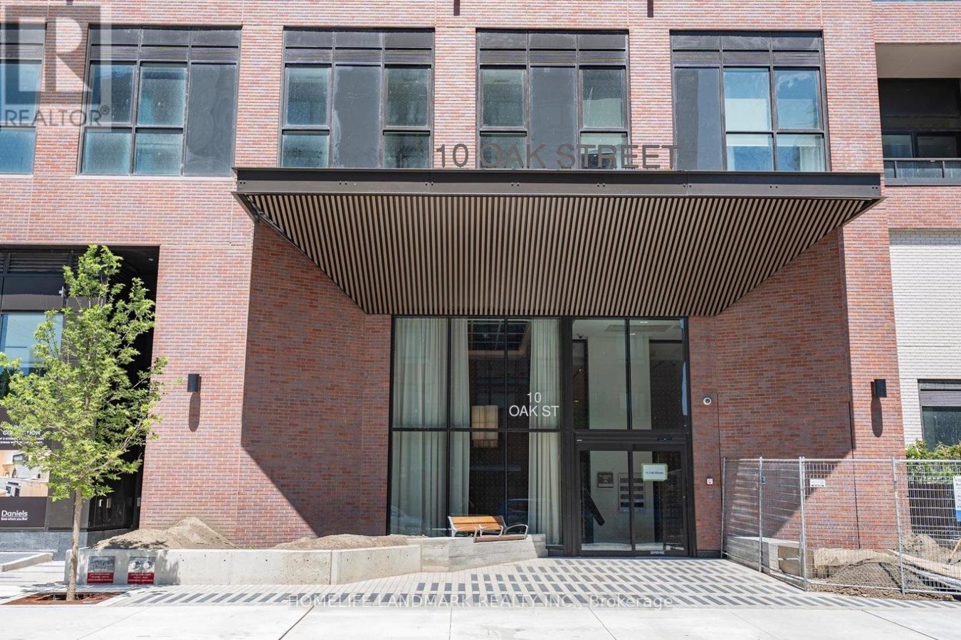 1801 - 10 OAK STREET - Photo 3