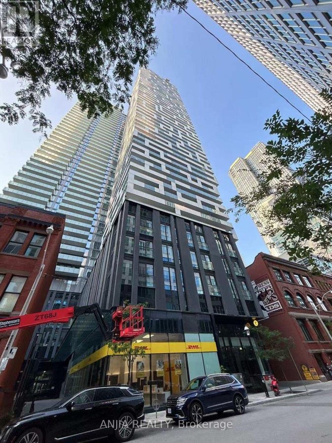 4105 - 20 LOMBARD STREET - Photo 1
