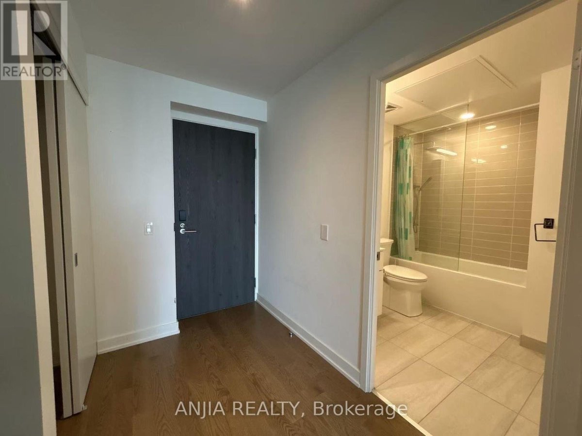 4105 - 20 LOMBARD STREET - Photo 2