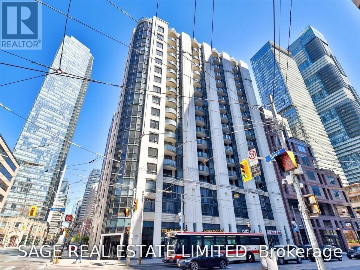 1101 - 801 BAY STREET - Photo 1