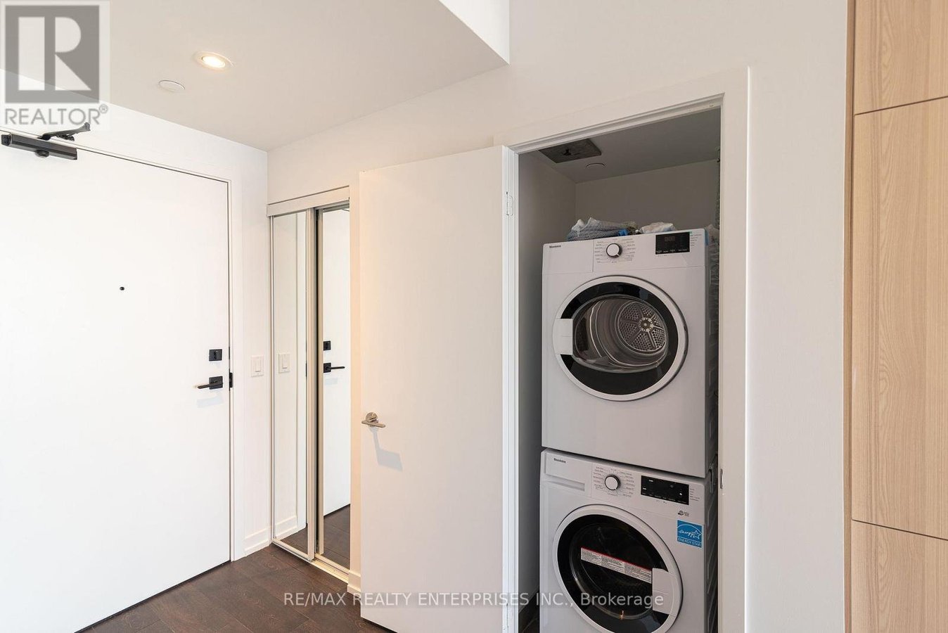 4315 - 55 MERCER STREET - Photo 2