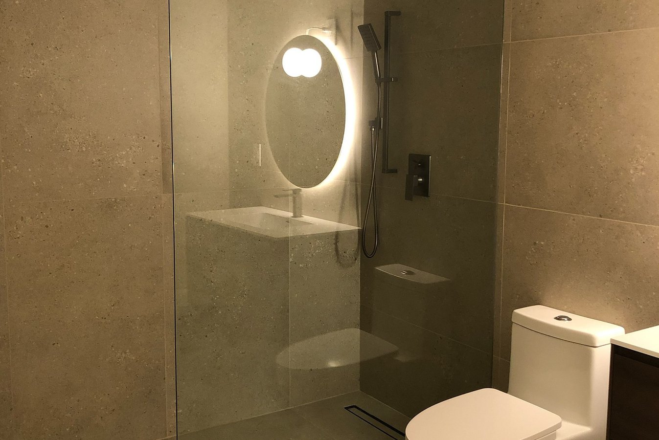 687 Bloor Street West - Photo 2