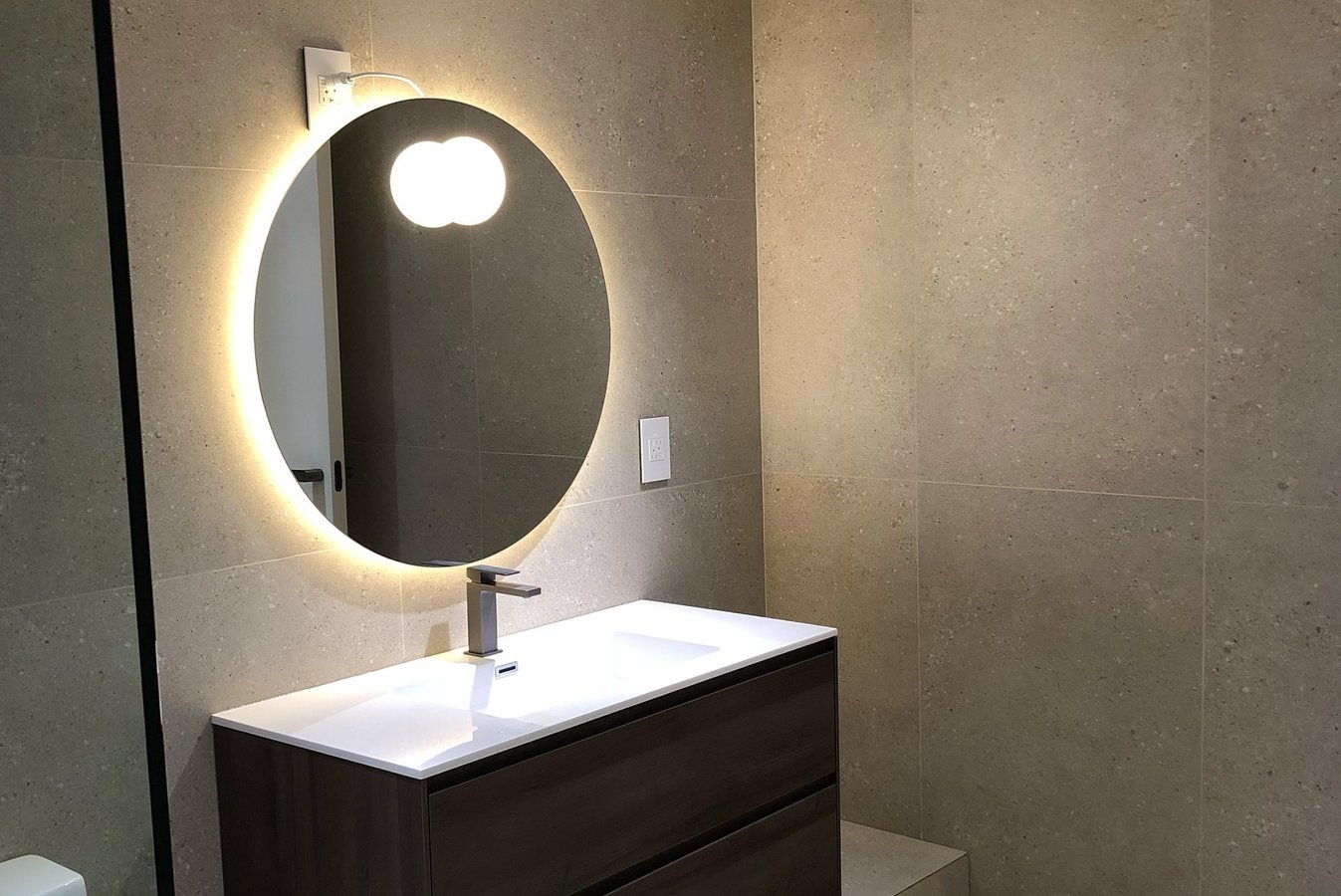 687 Bloor Street West - Photo 3
