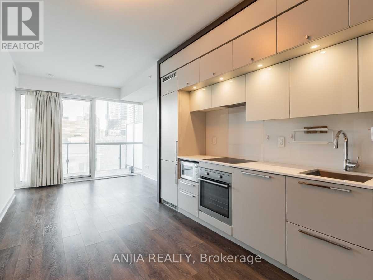 801 - 15 GRENVILLE STREET - Photo 2