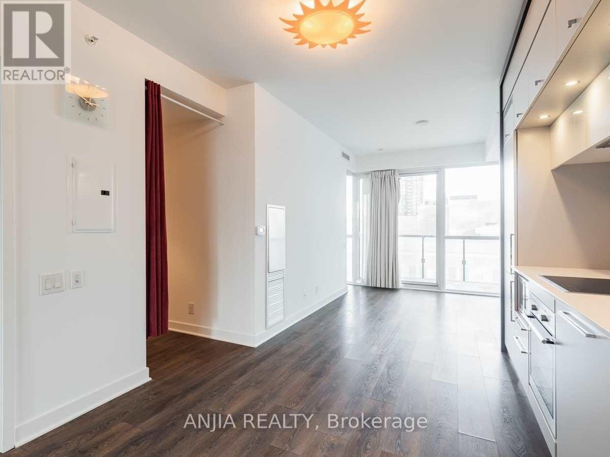 801 - 15 GRENVILLE STREET - Photo 3