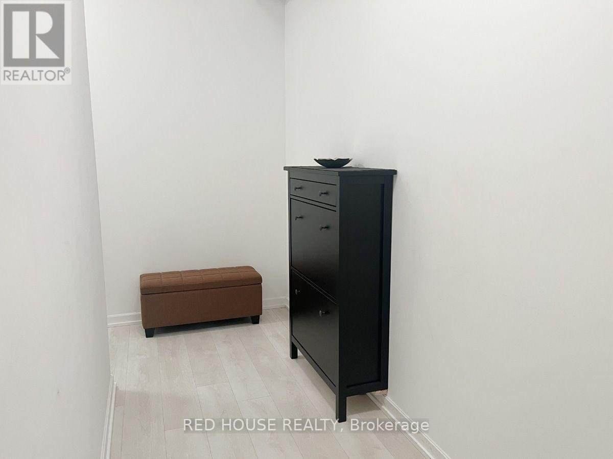 401 - 1285 DUPONT STREET - Photo 2