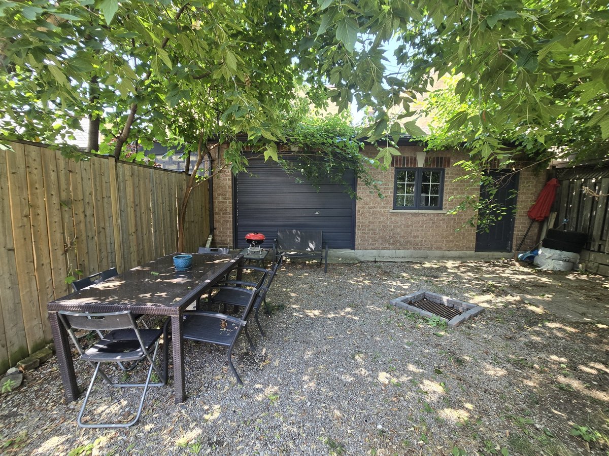 96 Uxbridge Avenue - Photo 3