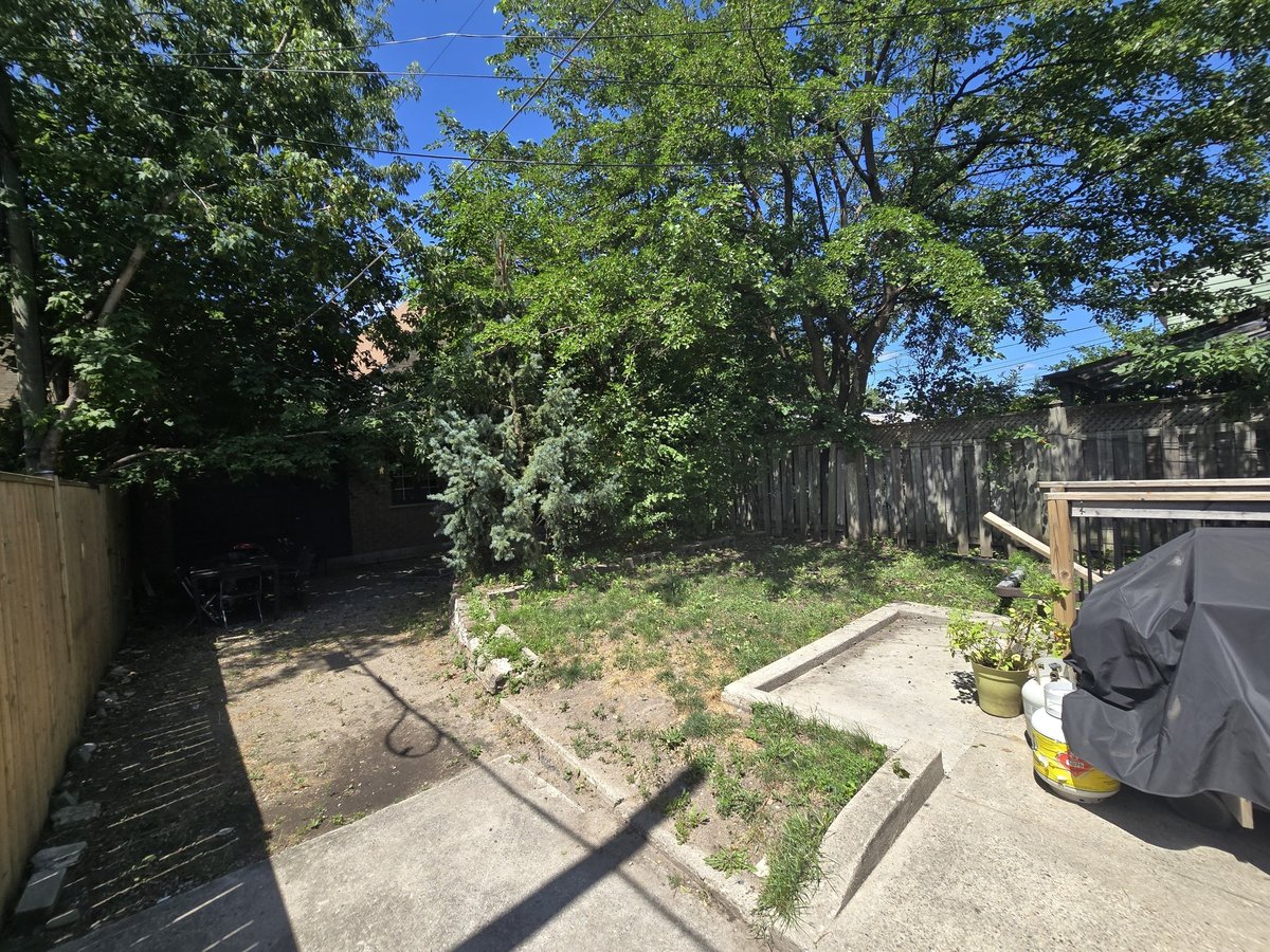 96 Uxbridge Avenue - Photo 9