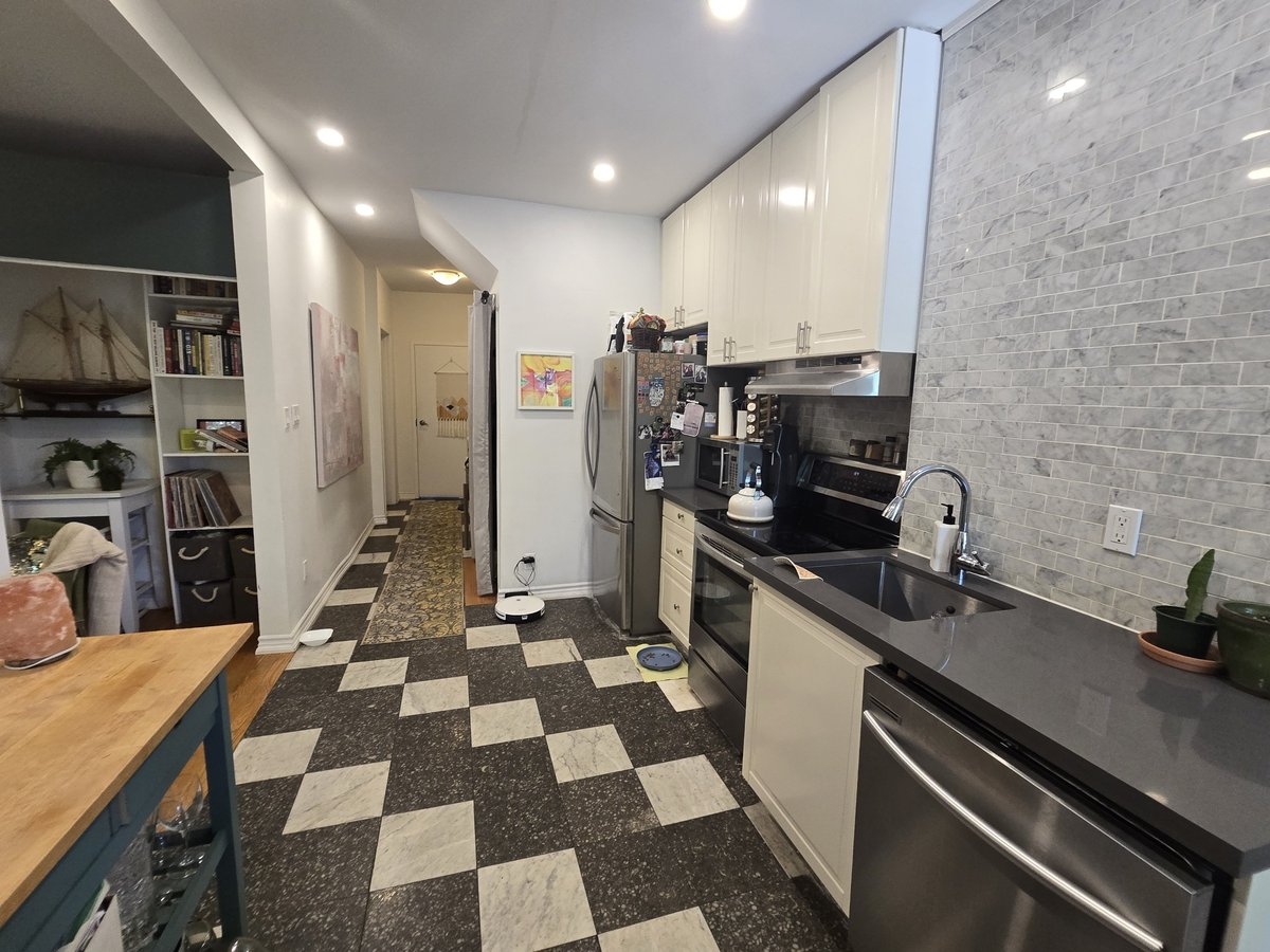 96 Uxbridge Avenue - Photo 8
