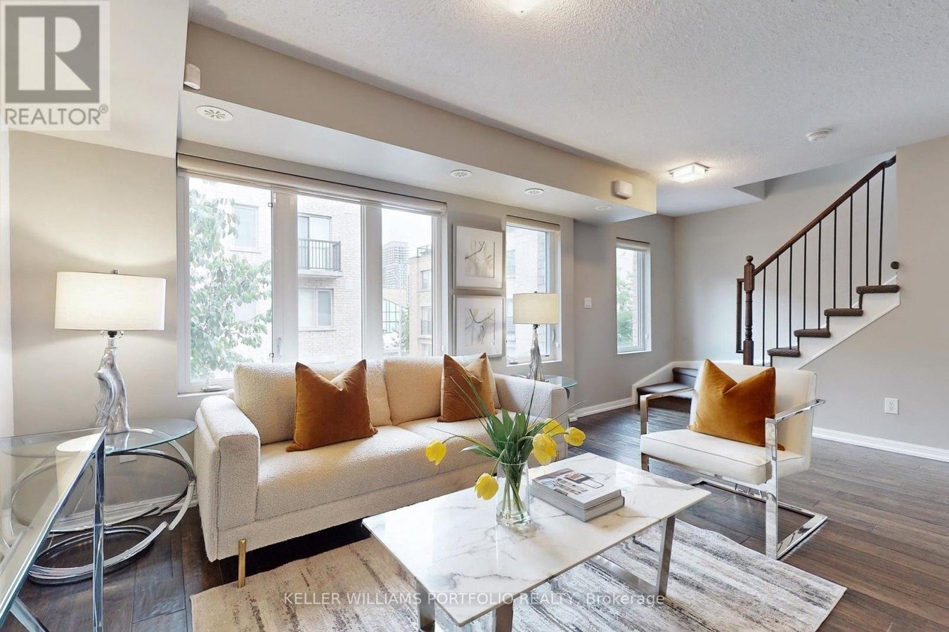 235 - 10 FOUNDRY AVENUE - Photo 2