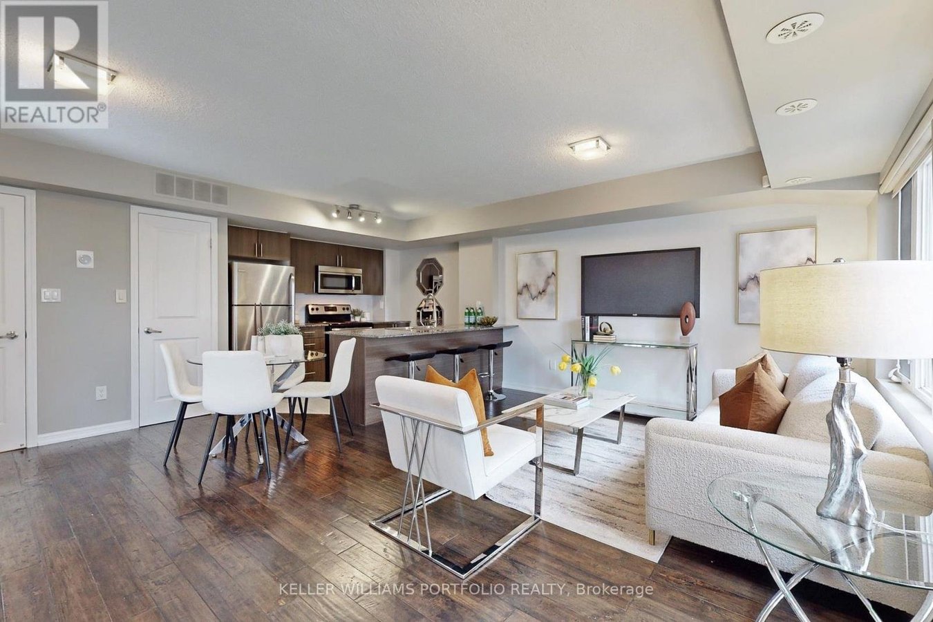 235 - 10 FOUNDRY AVENUE - Photo 4