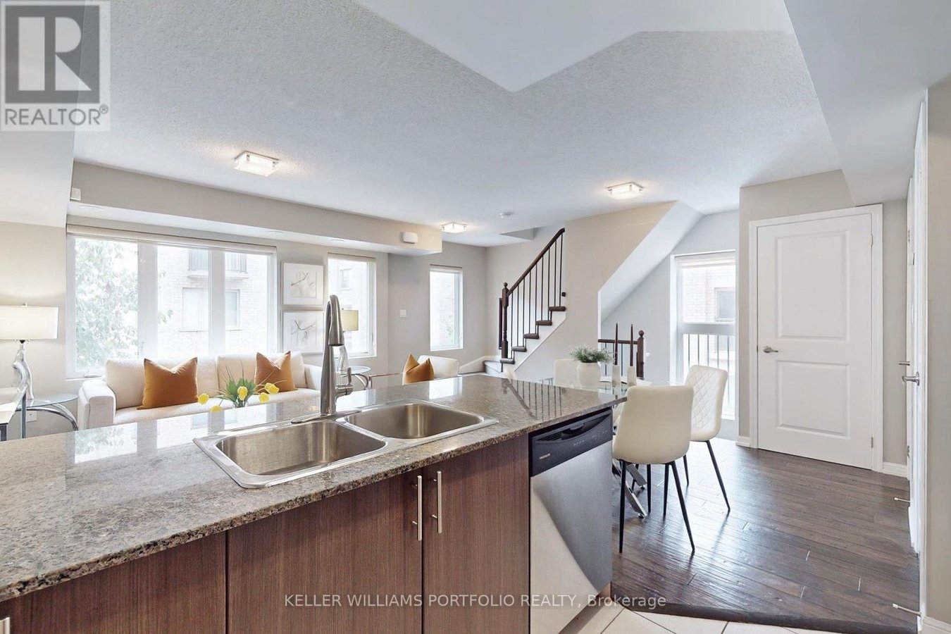 235 - 10 FOUNDRY AVENUE - Photo 8