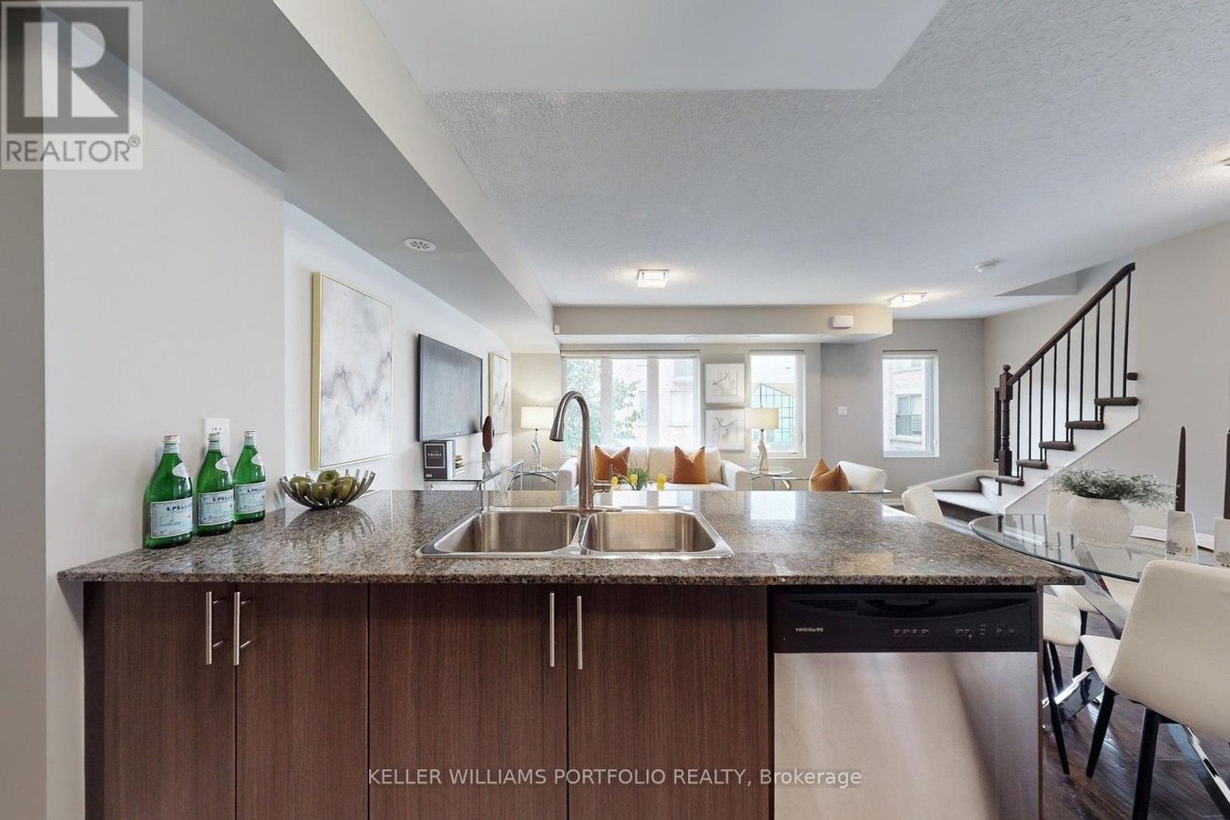 235 - 10 FOUNDRY AVENUE - Photo 11