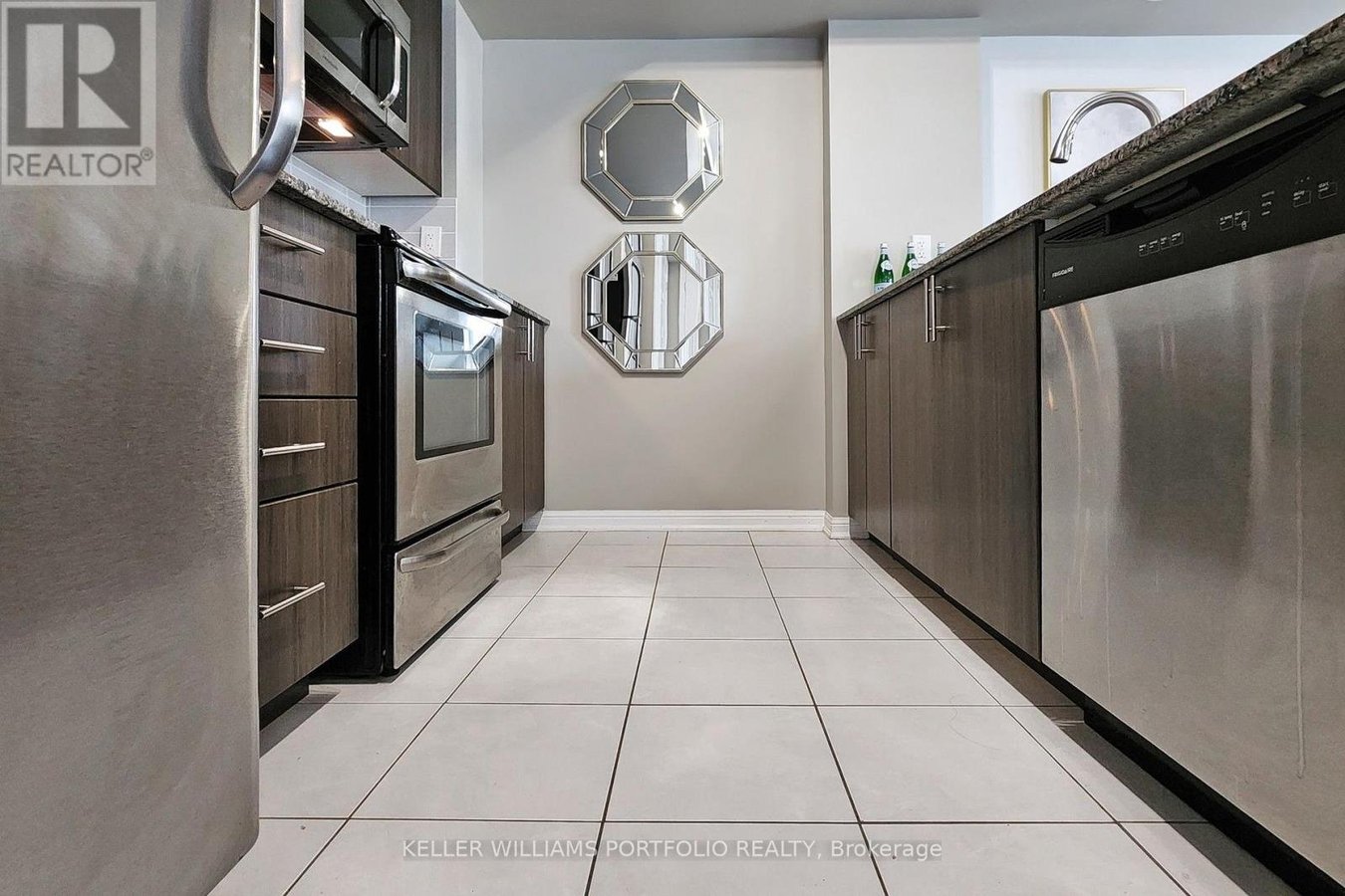235 - 10 FOUNDRY AVENUE - Photo 12