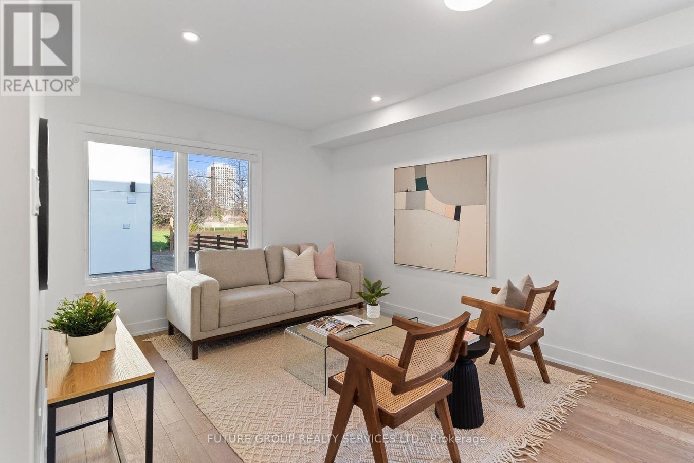 UNIT 1 - 15 ACORN AVENUE - Photo 3