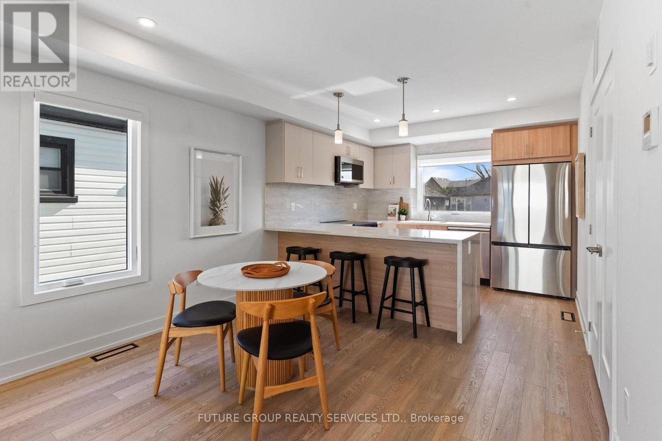 UNIT 1 - 15 ACORN AVENUE - Photo 7