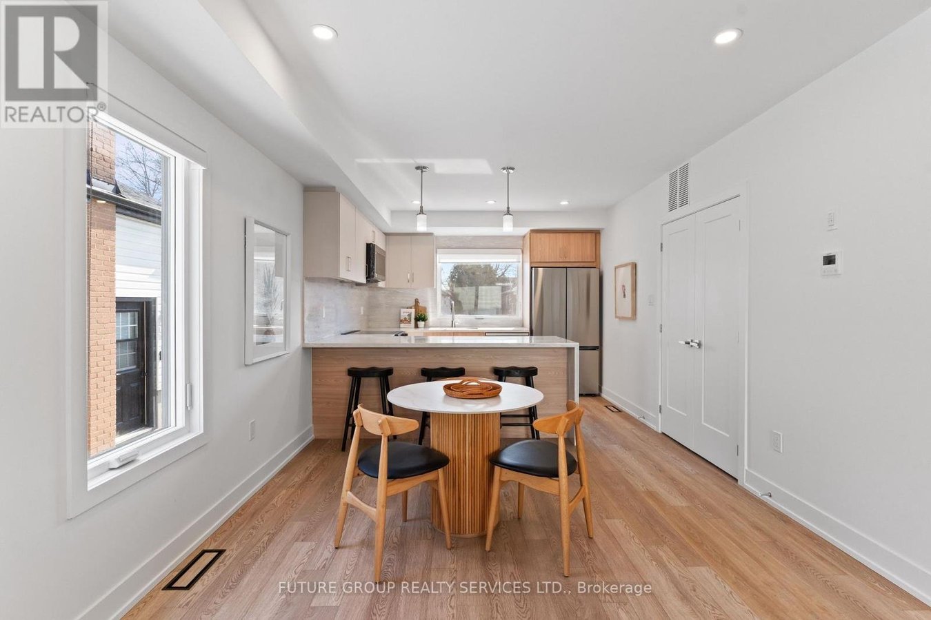 UNIT 1 - 15 ACORN AVENUE - Photo 8