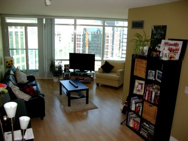361 Front Street West - Photo 2