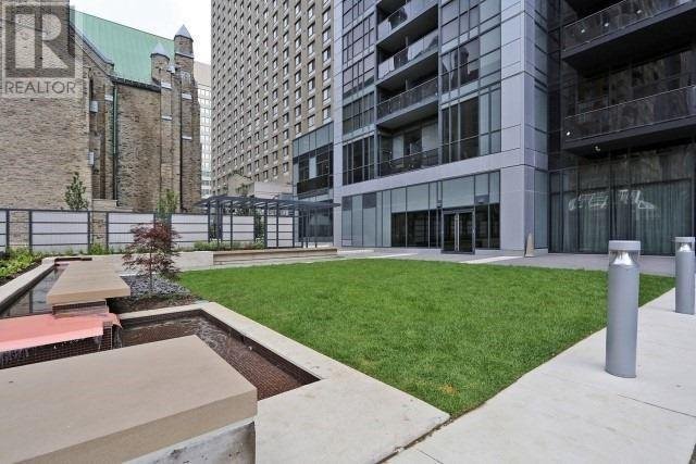 28 Ted Rogers Way - Photo 20