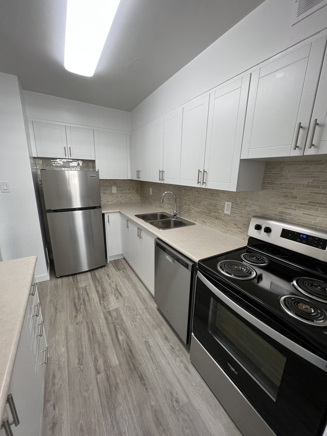 2121 Bathurst Street - Photo 9