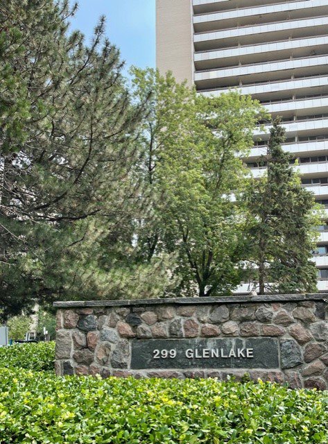 299 Glenlake Avenue - Photo 2