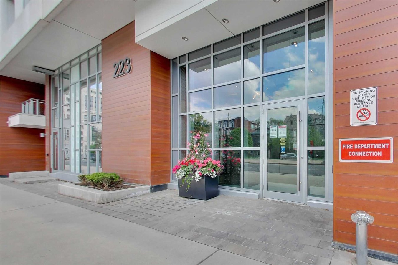 223 Saint Clair Avenue West - Photo 2