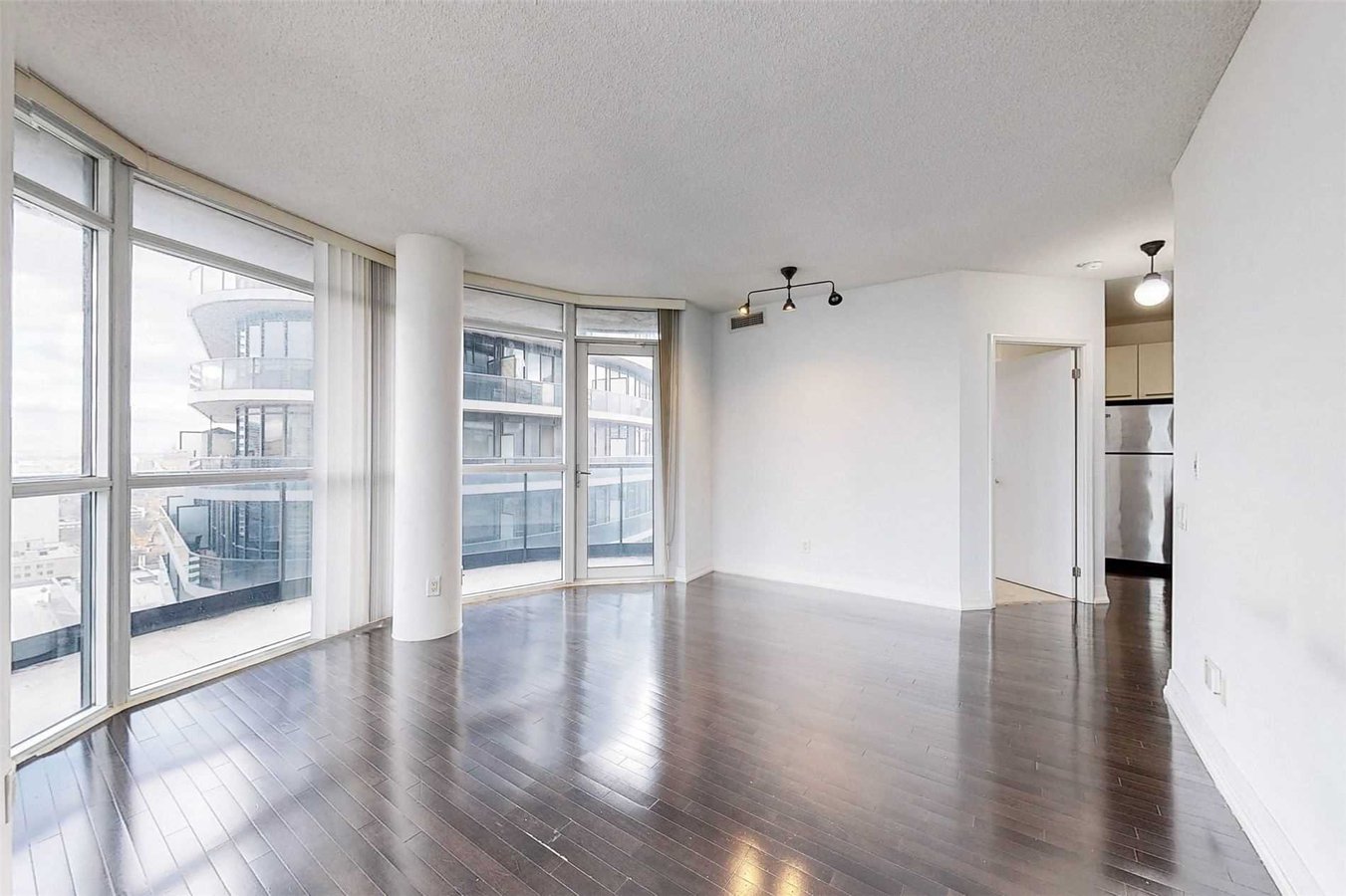 21 Carlton Street - Photo 4