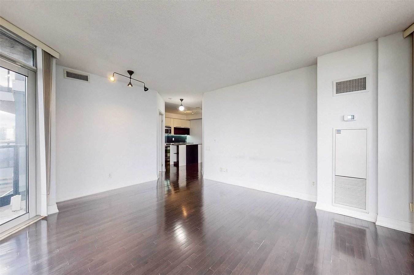 21 Carlton Street - Photo 5