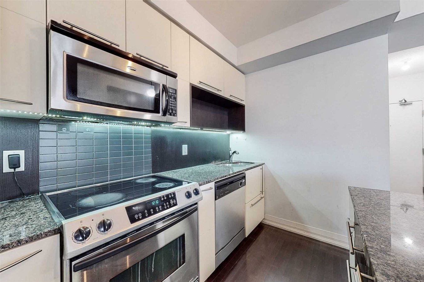 21 Carlton Street - Photo 8