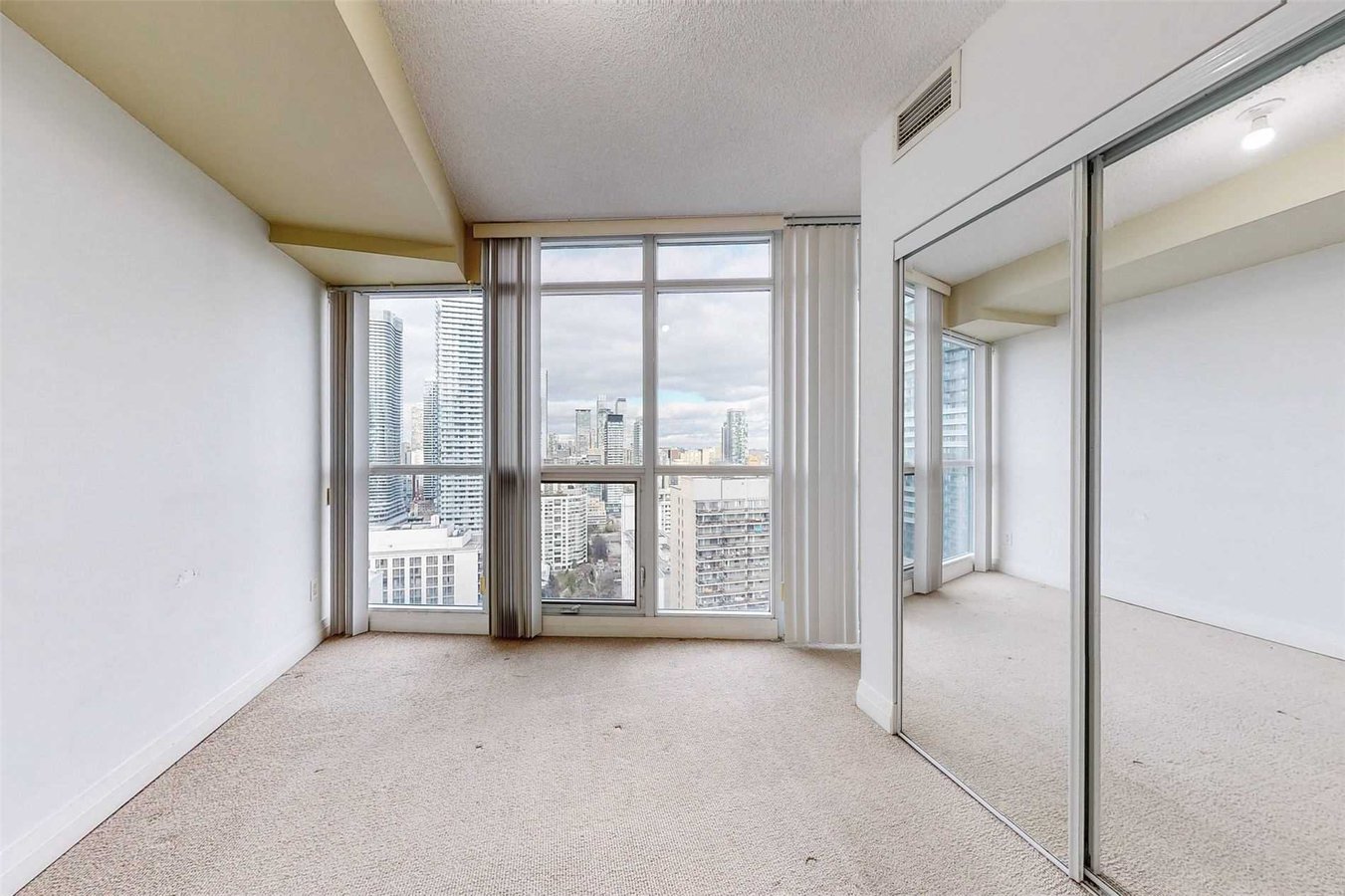 21 Carlton Street - Photo 9