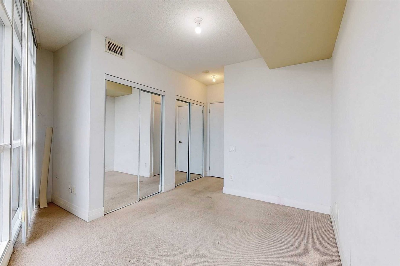 21 Carlton Street - Photo 10
