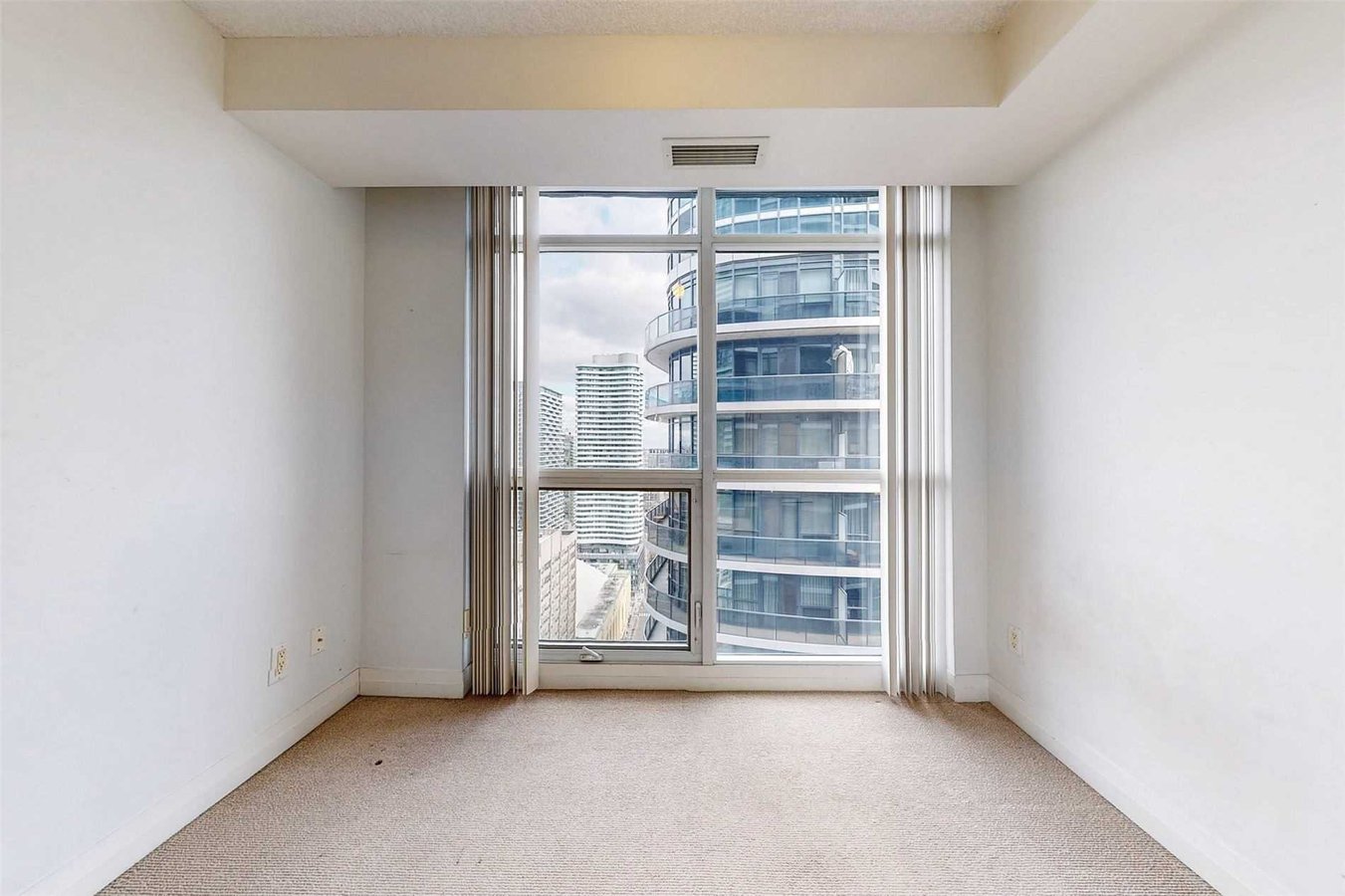 21 Carlton Street - Photo 14