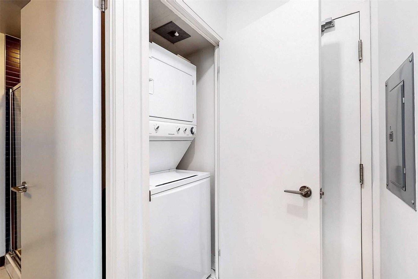 21 Carlton Street - Photo 17