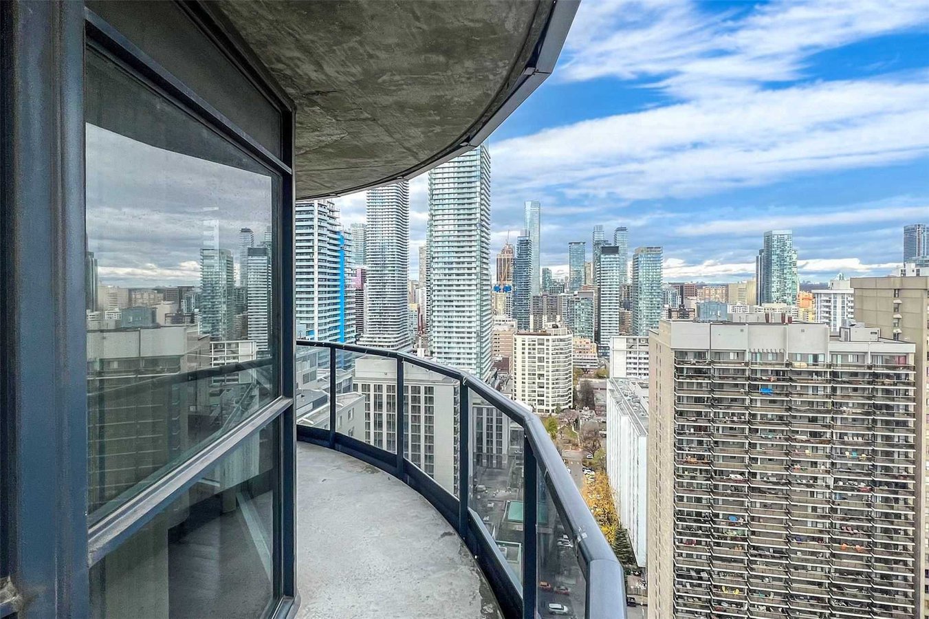 21 Carlton Street - Photo 18