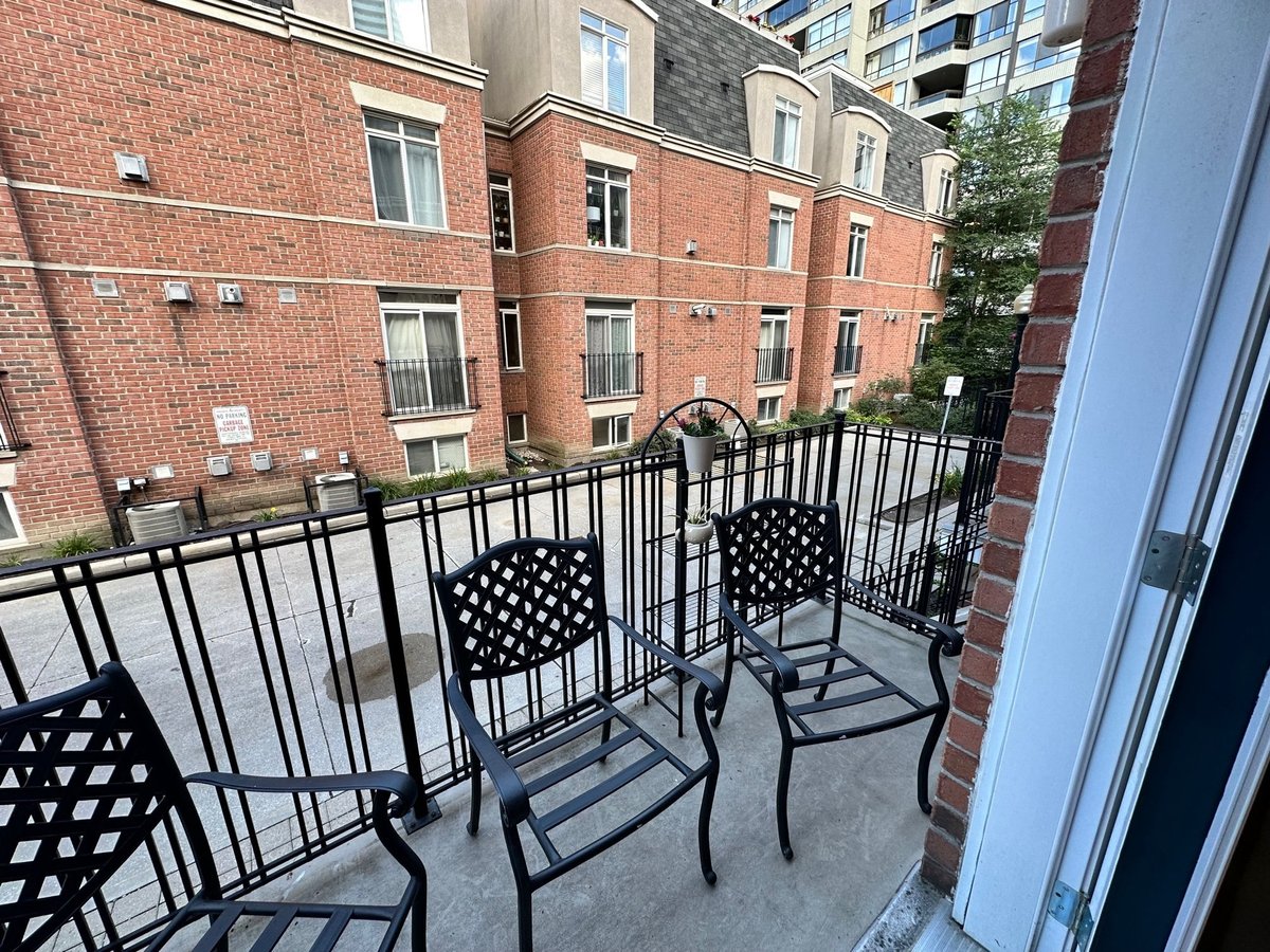 415 Jarvis Street - Photo 10