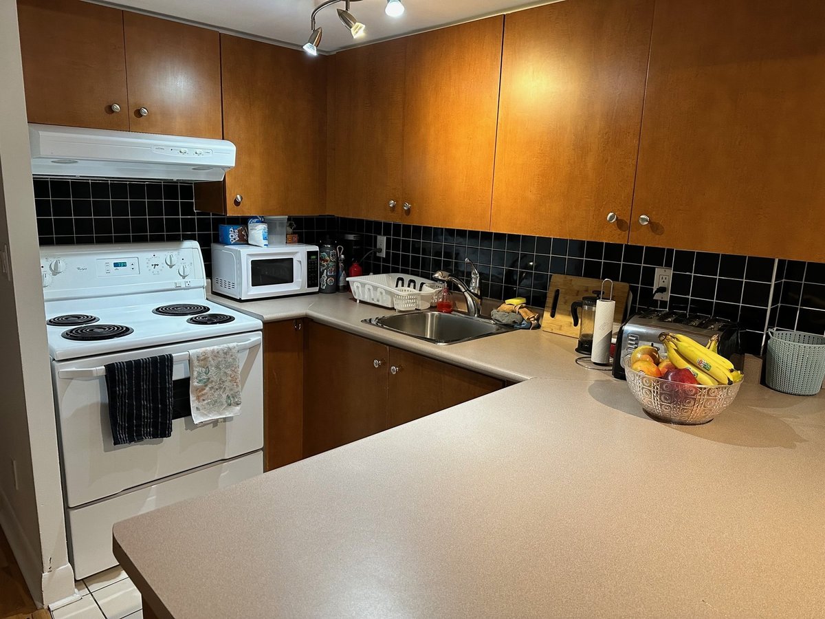 415 Jarvis Street - Photo 2