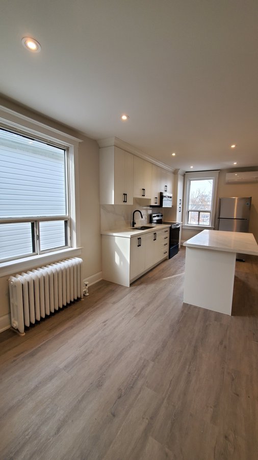 122 Danforth Avenue - Photo 3
