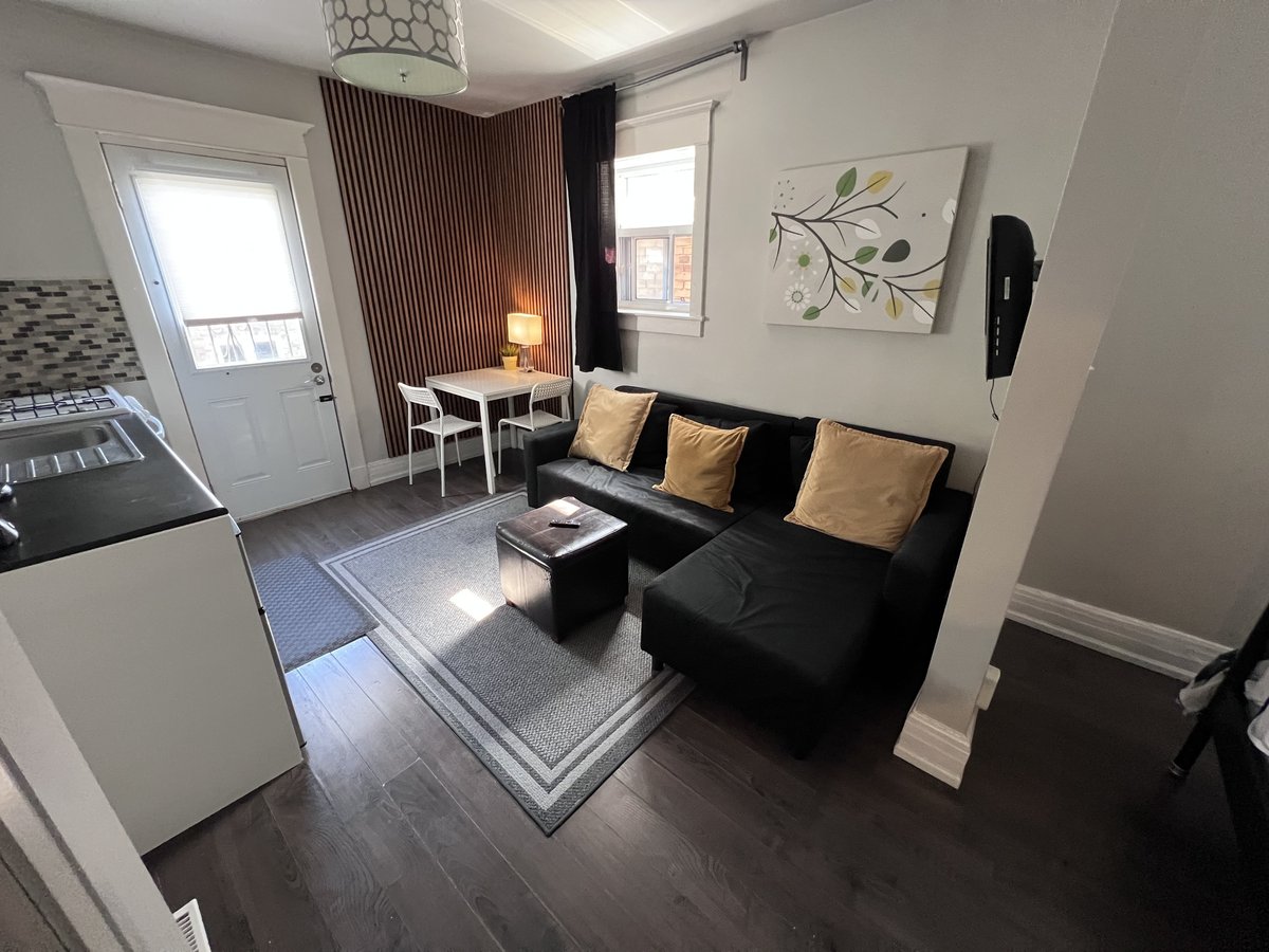 2091 Gerrard Street East - Photo 3
