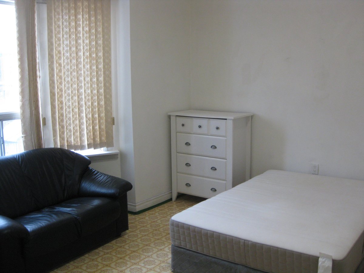 Langley Avenue - Photo 2