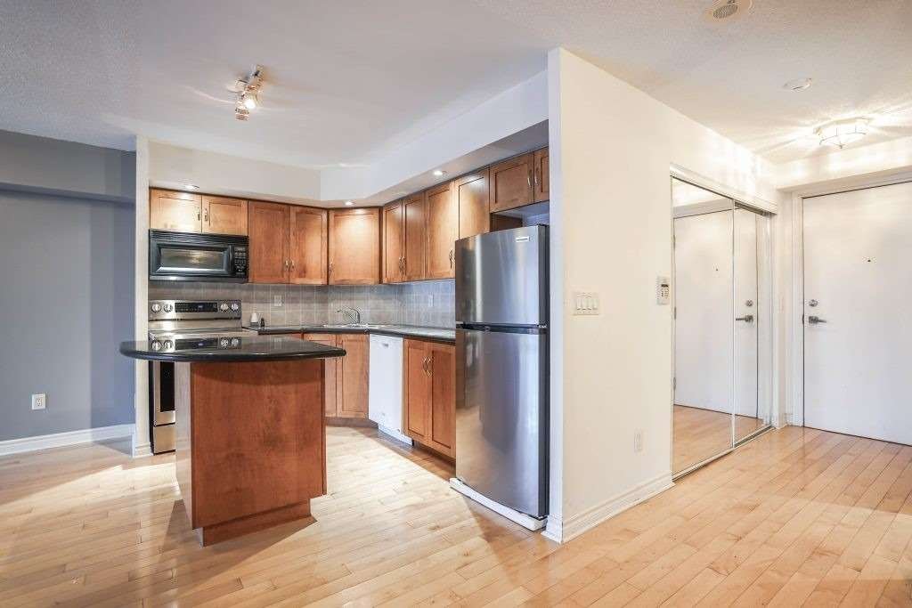 250 Wellington Street West - Photo 4