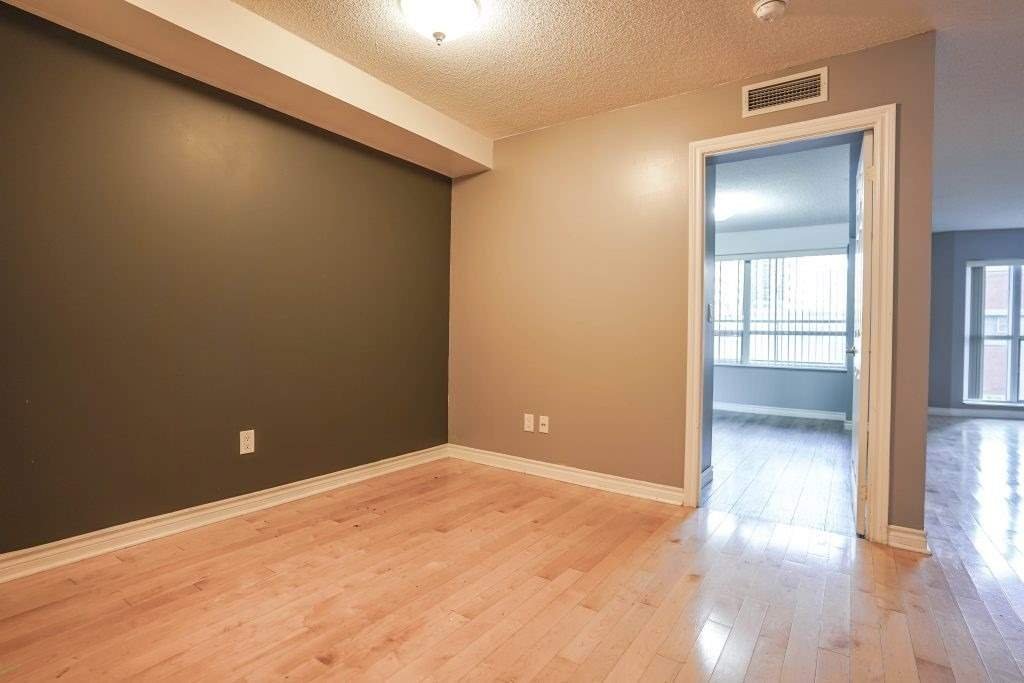 250 Wellington Street West - Photo 5