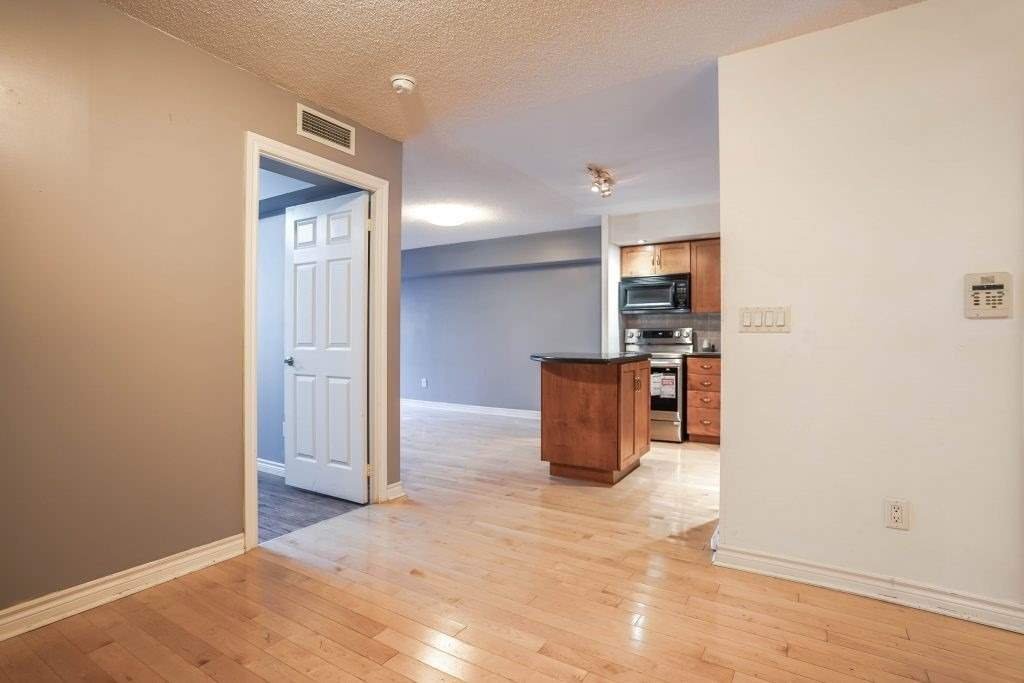 250 Wellington Street West - Photo 7