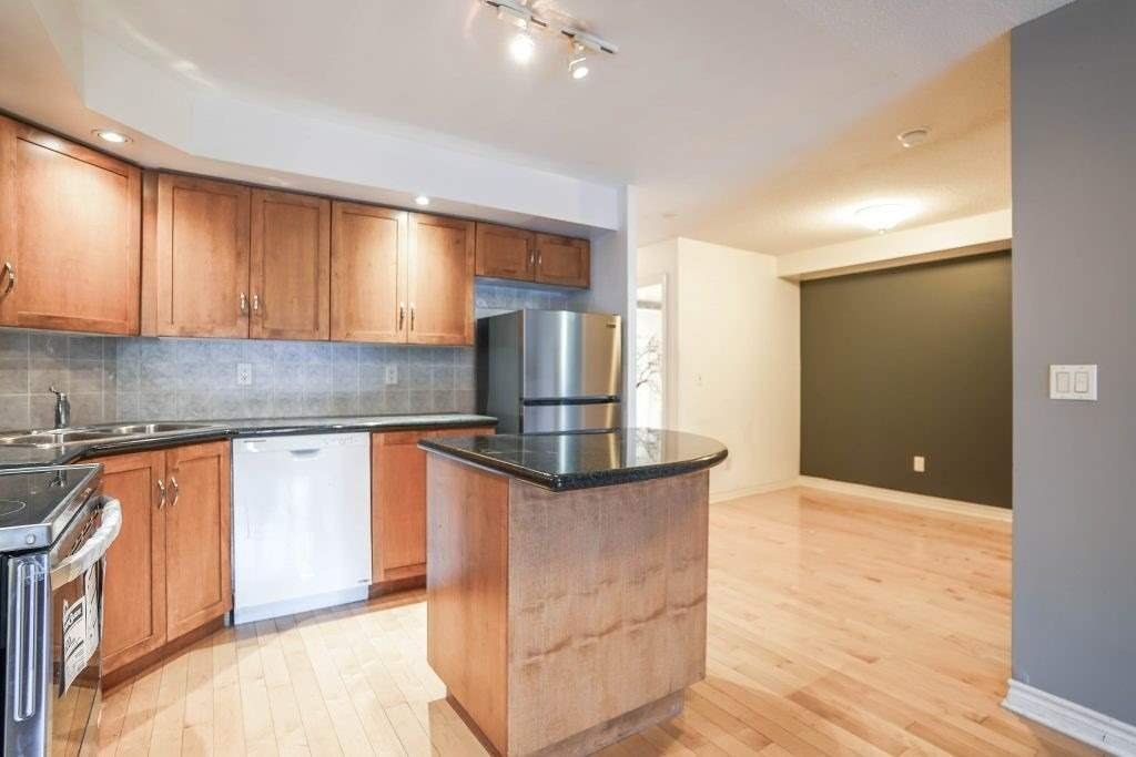250 Wellington Street West - Photo 8