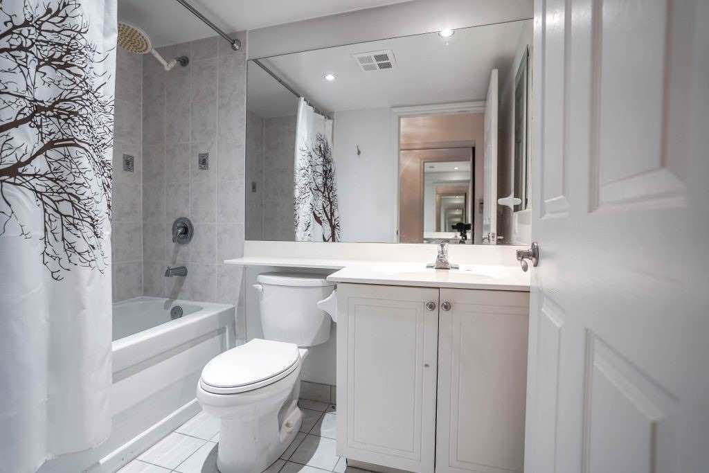 250 Wellington Street West - Photo 9