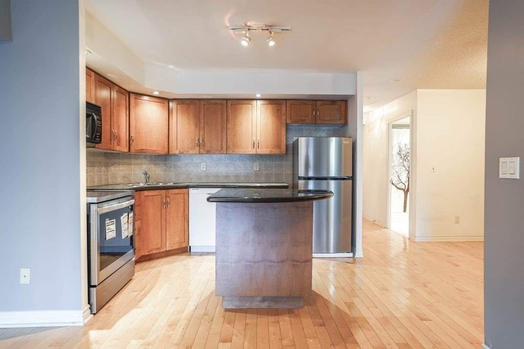 250 Wellington Street West - Photo 12