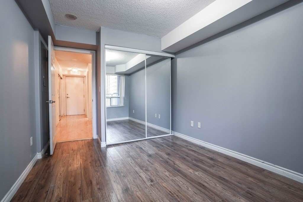 250 Wellington Street West - Photo 17