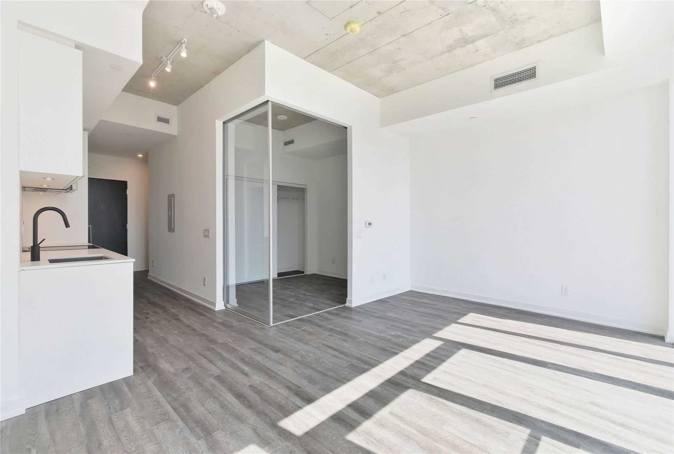 1808 Saint Clair Avenue West - Photo 9