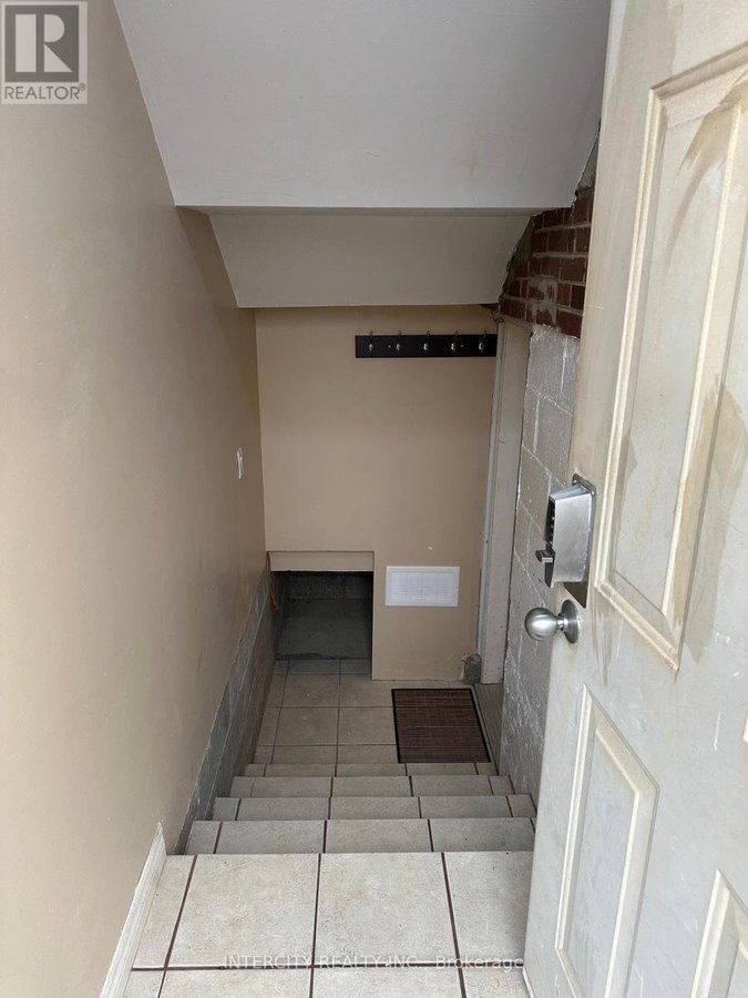 # 2 - 222 COMBE AVENUE - Photo 3