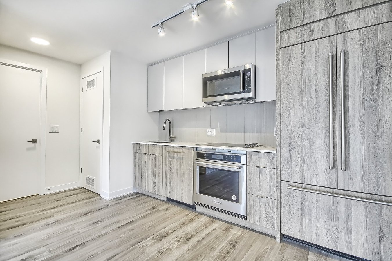840 Saint Clair Avenue West - Photo 4